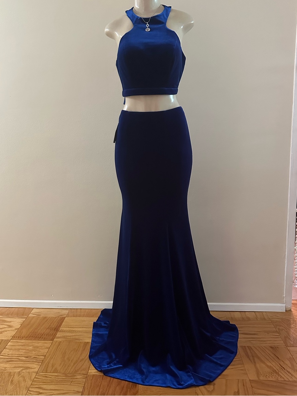 NWT La Femme 24599 Graceful High Neck Two Piece Velvet Gown Size 6. - Picture 3 of 9